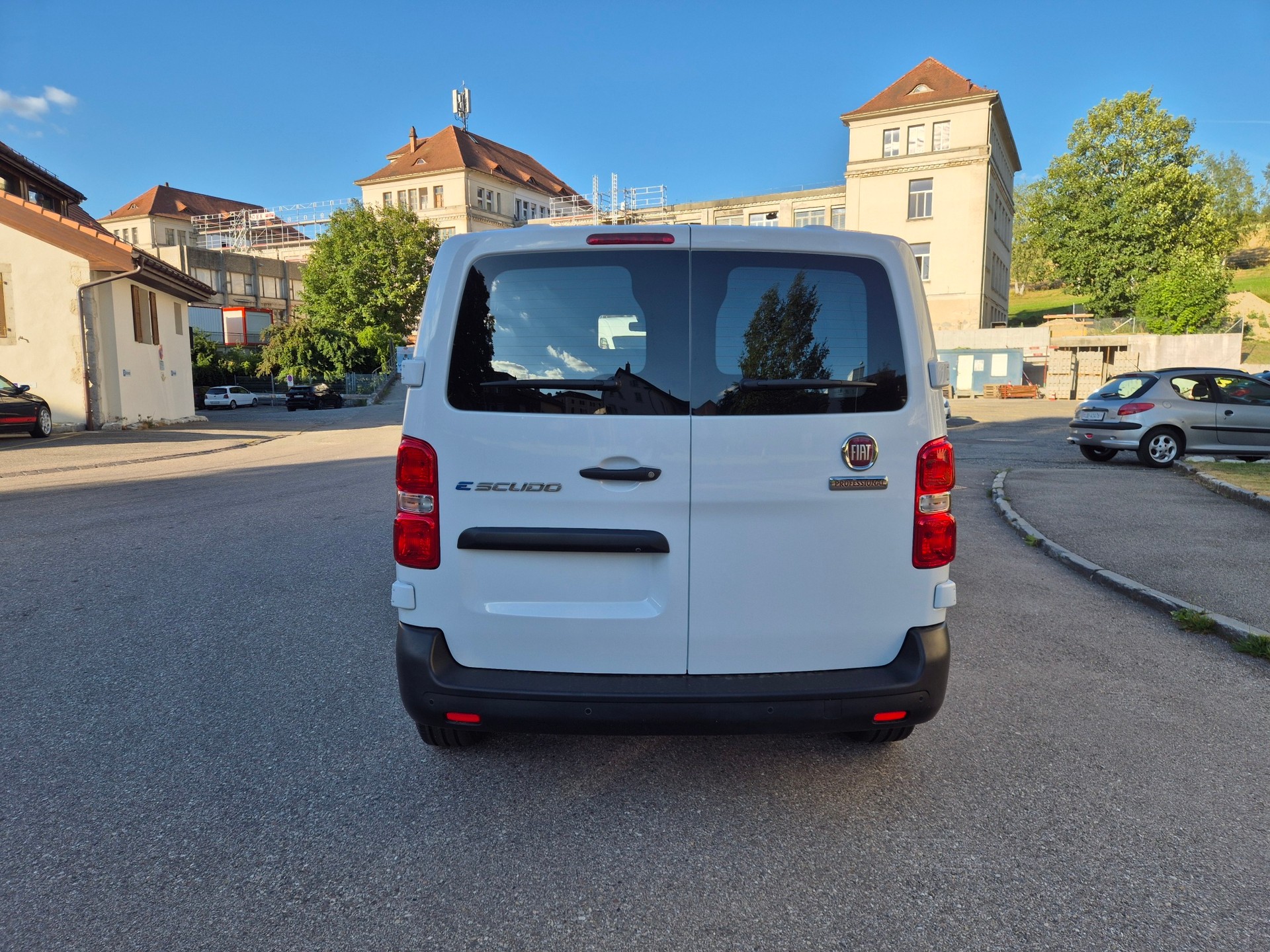 FIAT E-Scudo 50kWh L2 Base Swiss Edition PLUS-showroom-element-3
