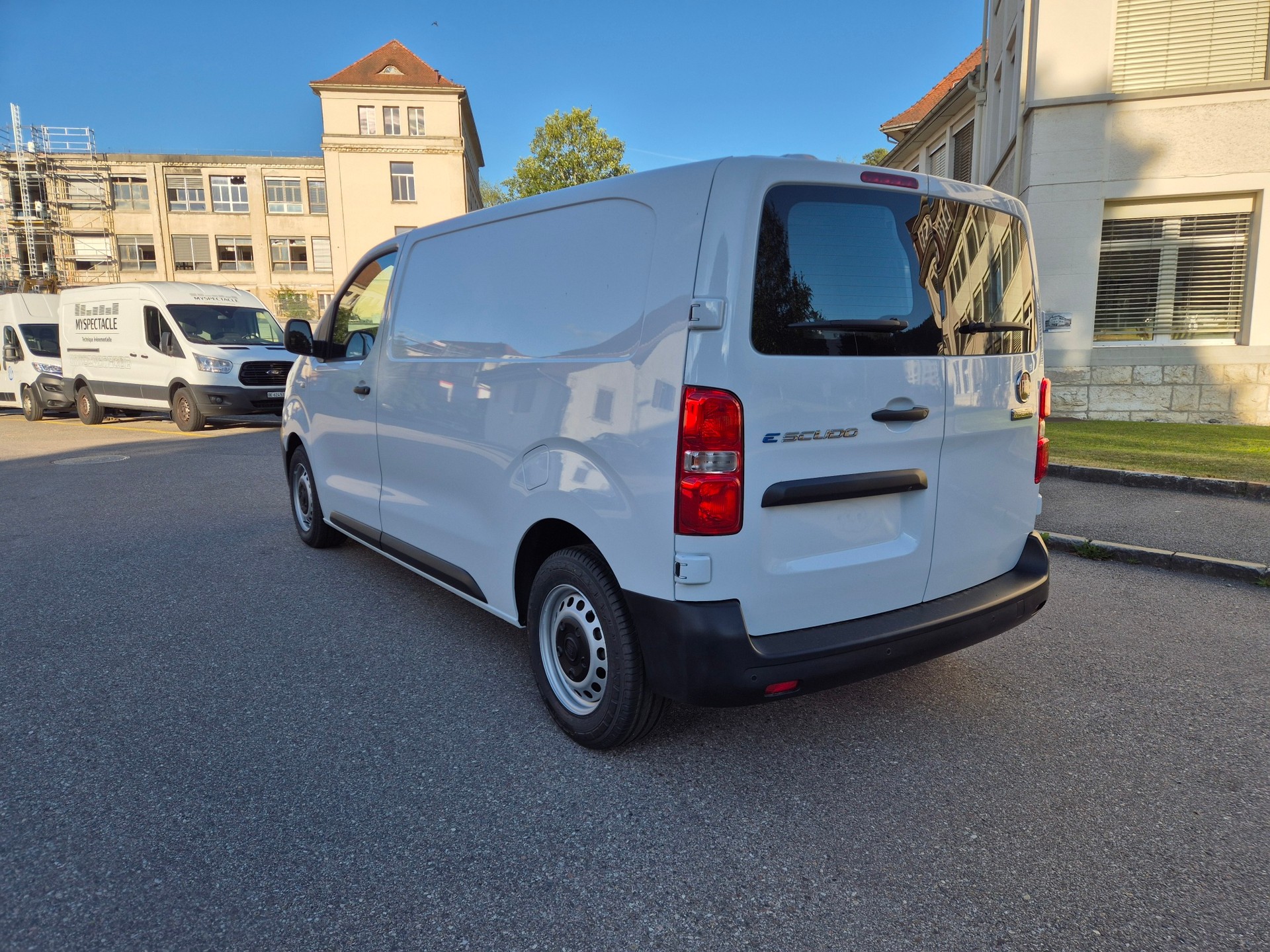 FIAT E-Scudo 50kWh L2 Base Swiss Edition PLUS-showroom-element-2
