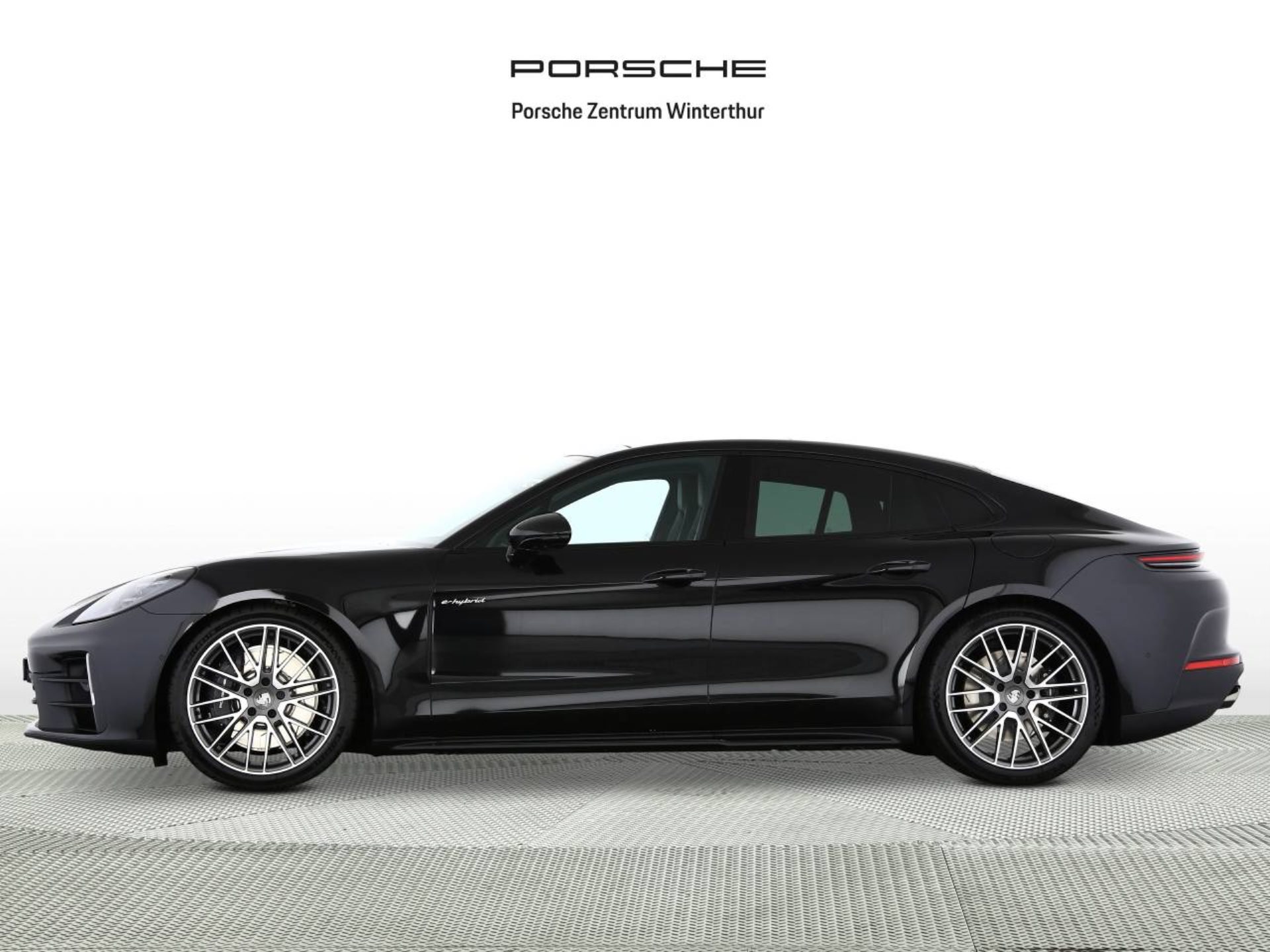 PORSCHE Panamera 4 E-Hybrid-showroom-element-1