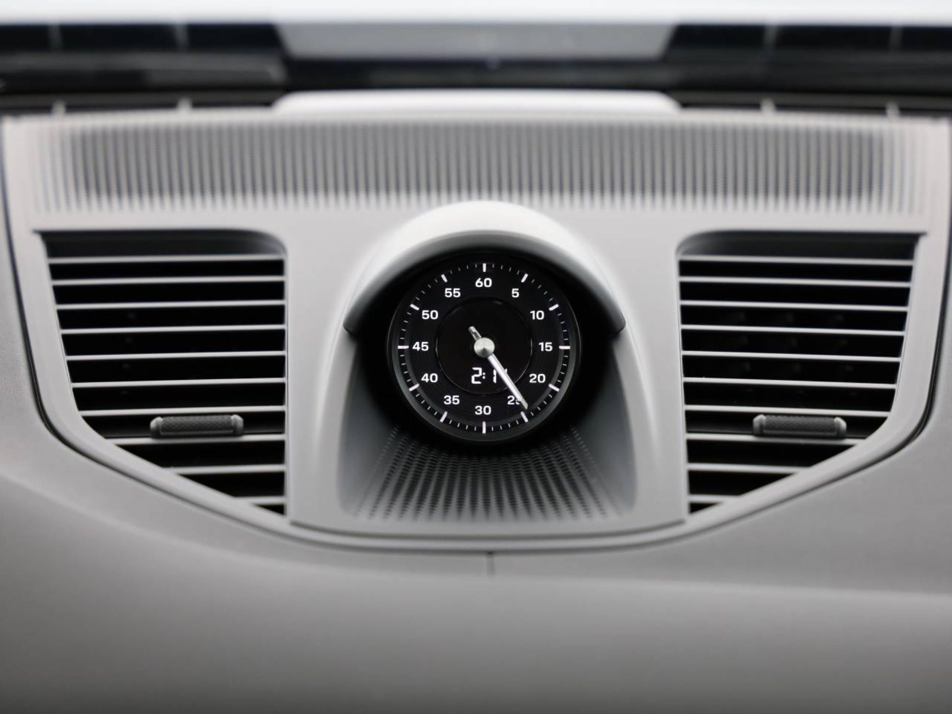 PORSCHE Panamera 4 E-Hybrid-image-13
