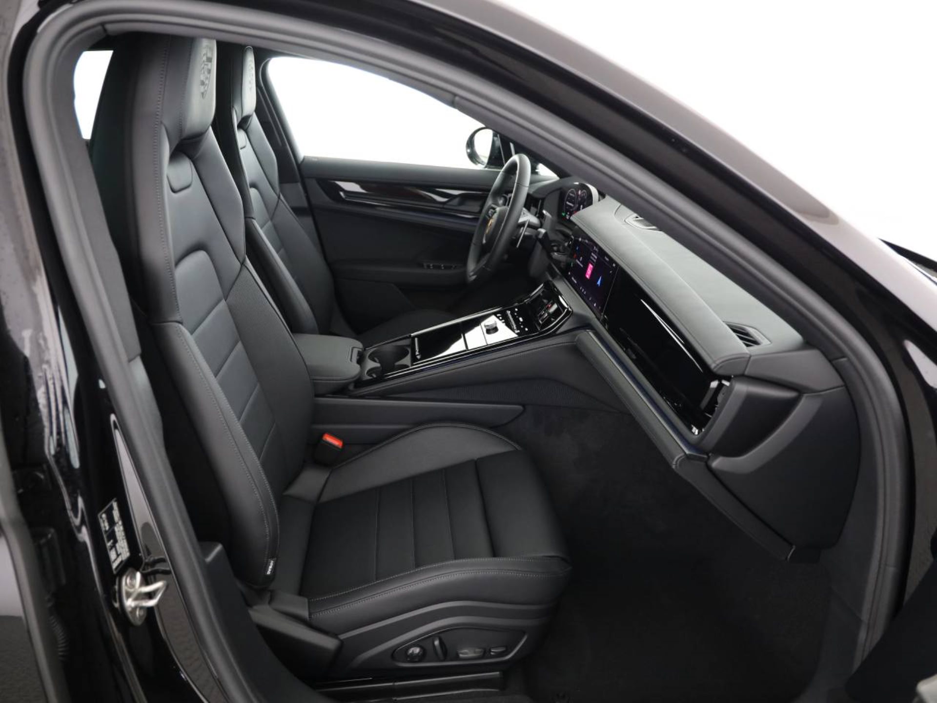 PORSCHE Panamera 4 E-Hybrid-image-15