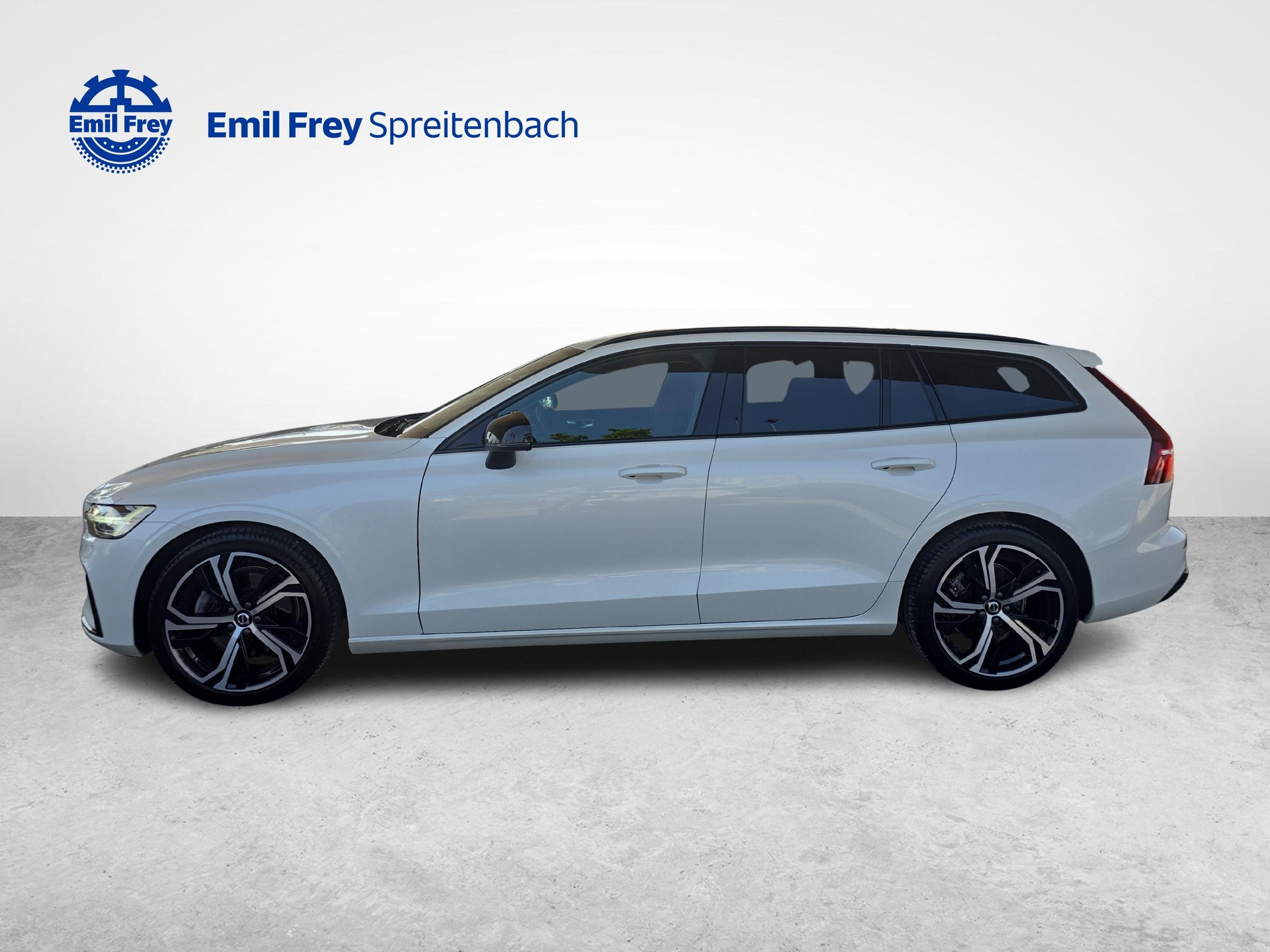 VOLVO V60 2.0 B4 Plus Dark-showroom-element-1