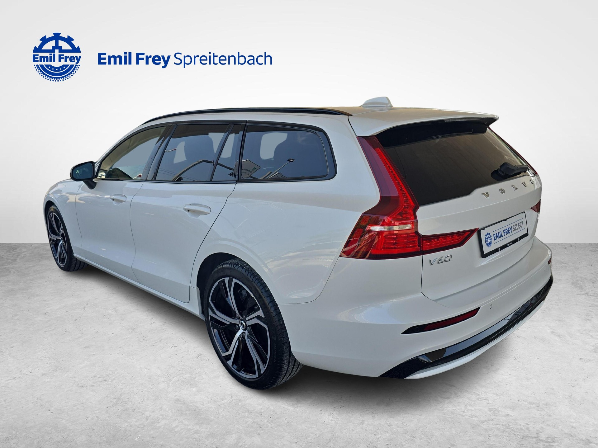 VOLVO V60 2.0 B4 Plus Dark-showroom-element-2