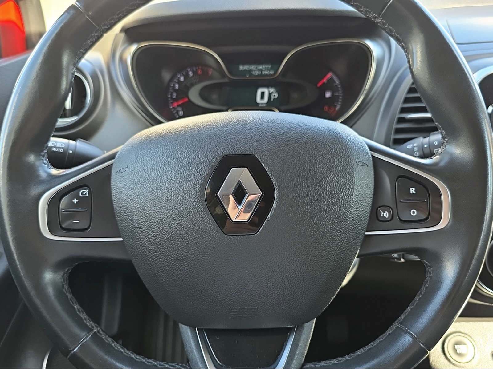 RENAULT Captur 1.2 TCe Intens EDC S/S-image-11