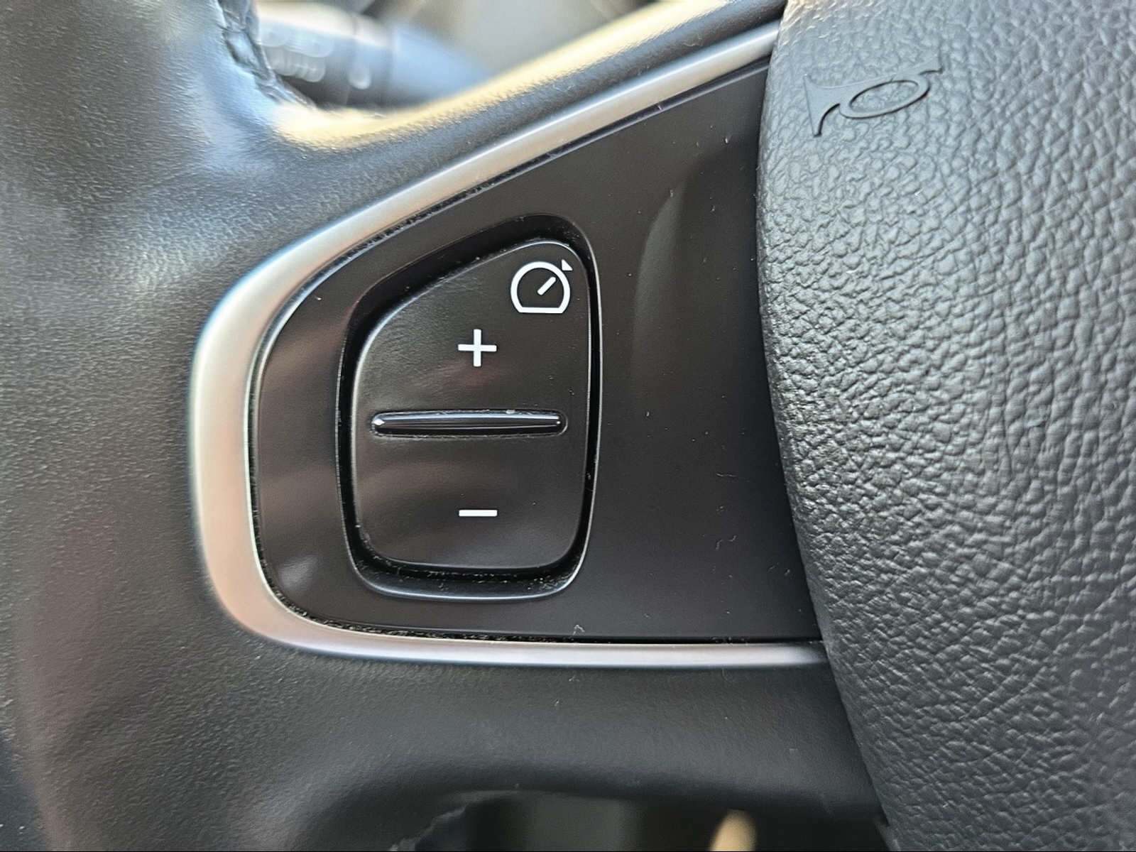 RENAULT Captur 1.2 TCe Intens EDC S/S-image-13