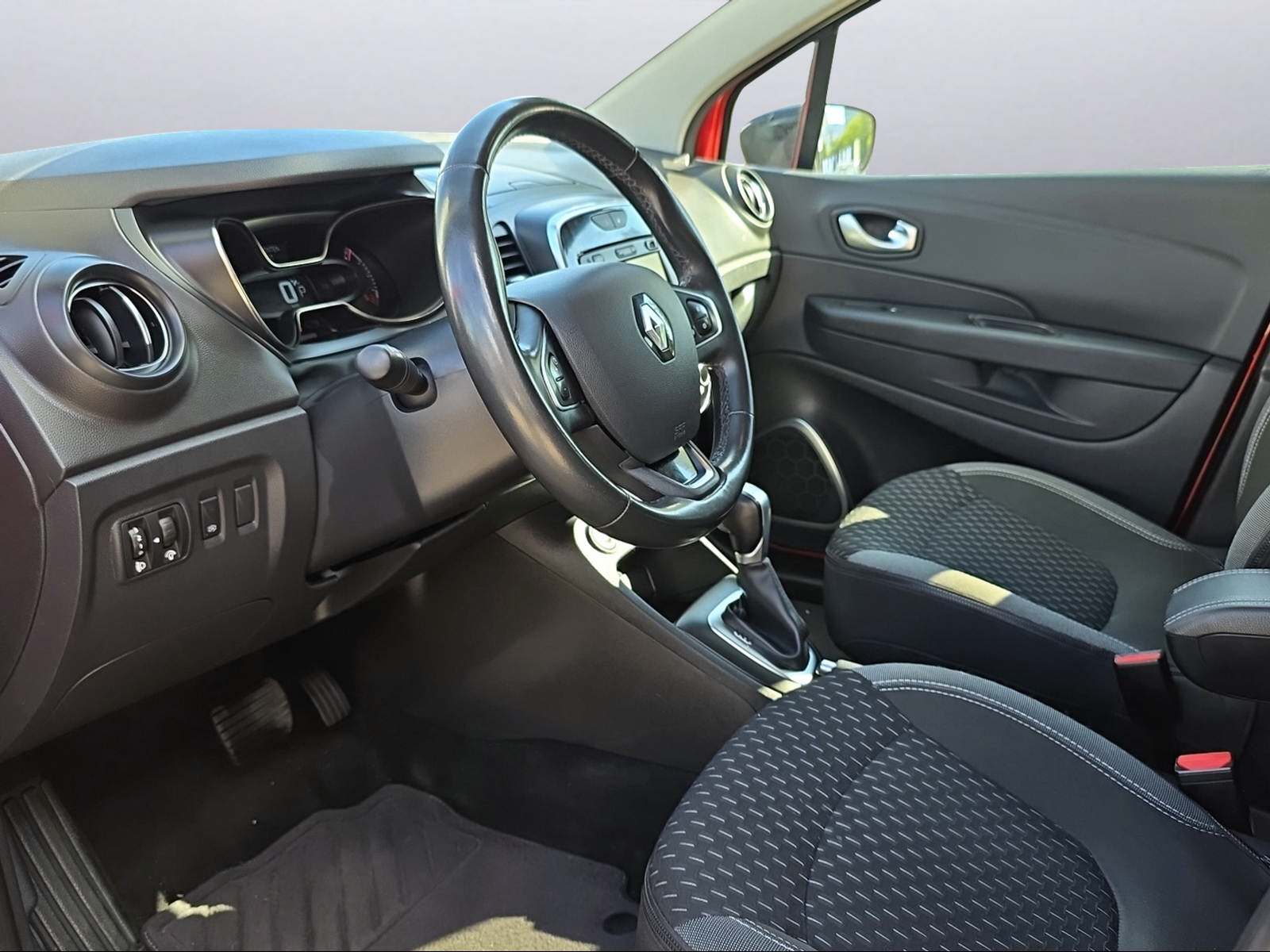 RENAULT Captur 1.2 TCe Intens EDC S/S-image-4