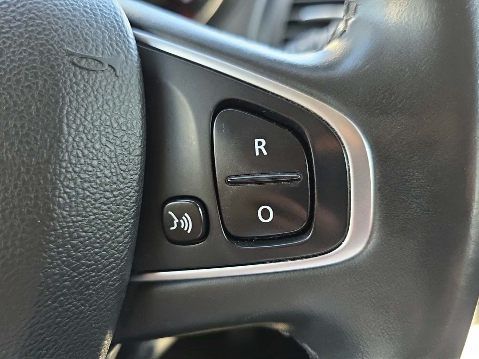 RENAULT Captur 1.2 TCe Intens EDC S/S-image-12