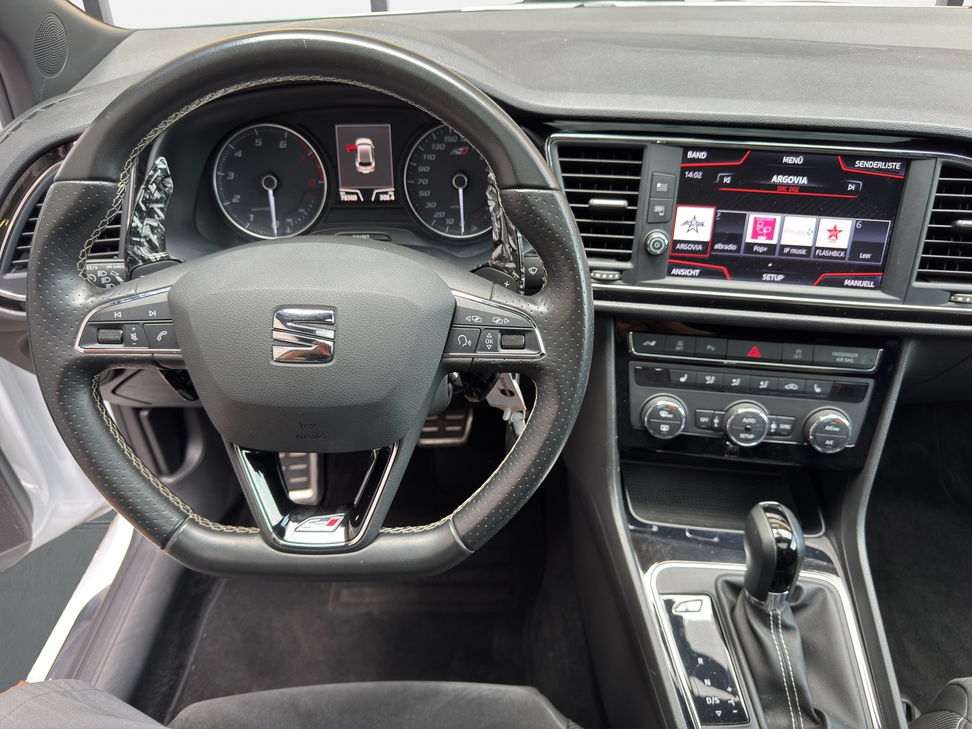 SEAT Leon 2.0 TSI Cupra 300 DSG-image-10