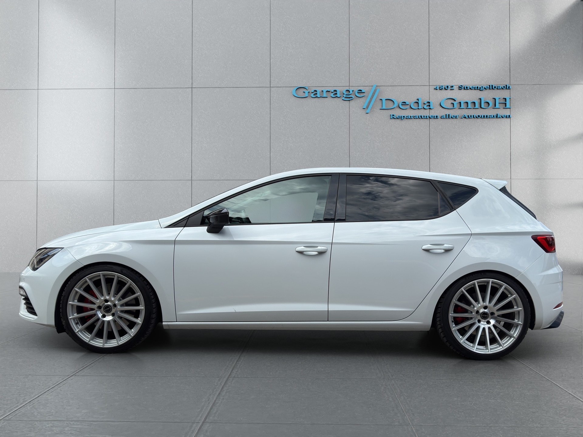SEAT Leon 2.0 TSI Cupra 300 DSG-image-1