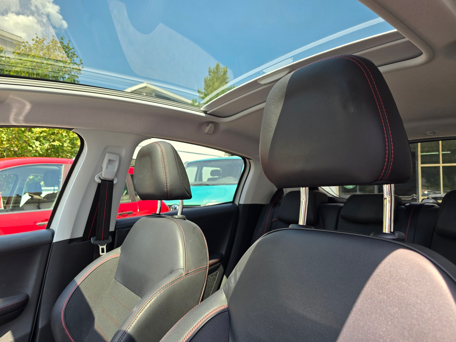 PEUGEOT 208 1.2 PureTech GT Line-image-7