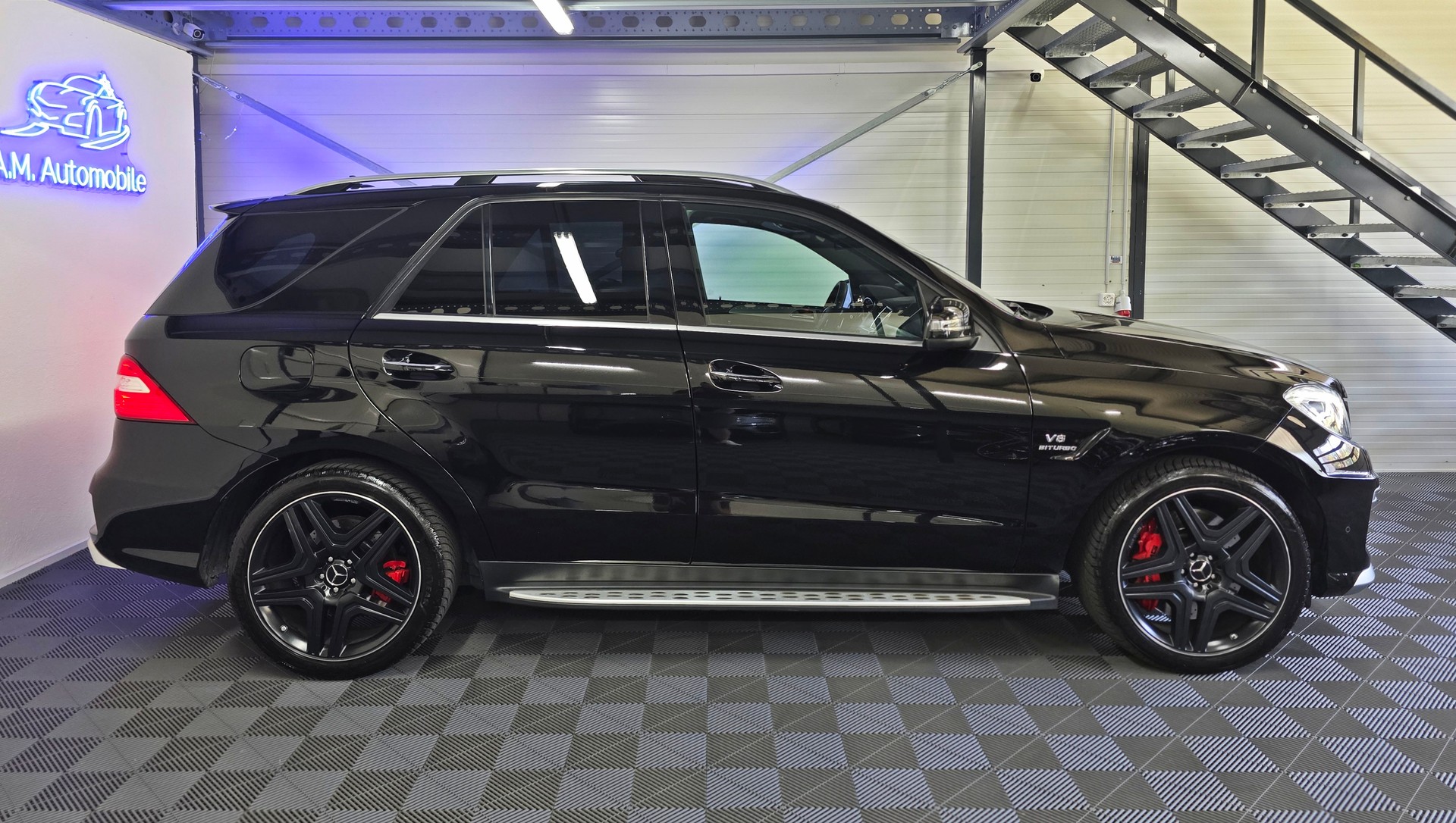 MERCEDES-BENZ ML 63 AMG Executive 4Matic Speedshift-showroom-element-3