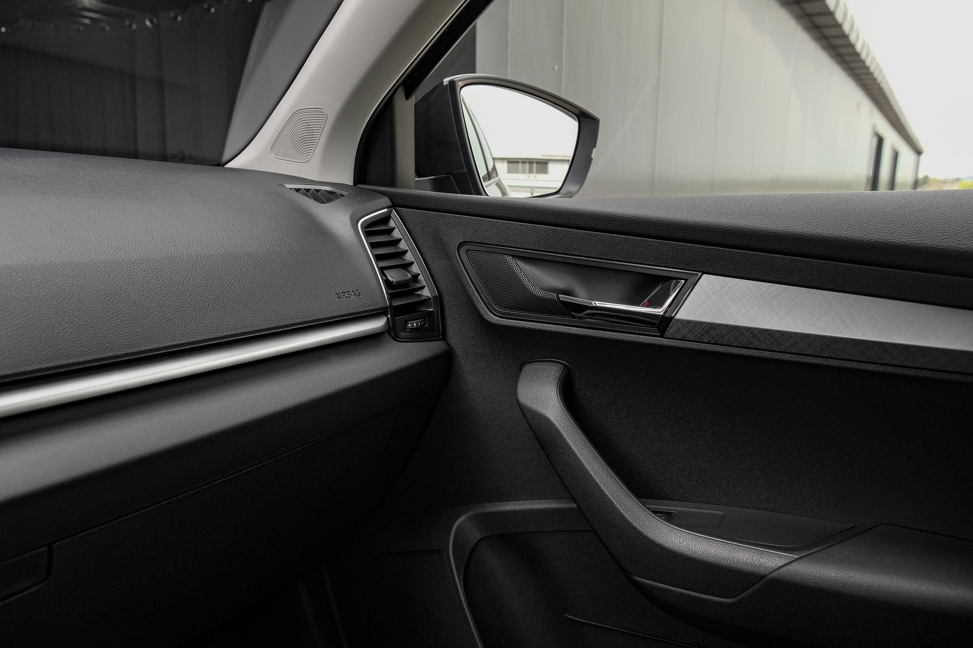 SKODA Karoq 1.5 TSI Fresh DSG-image-21