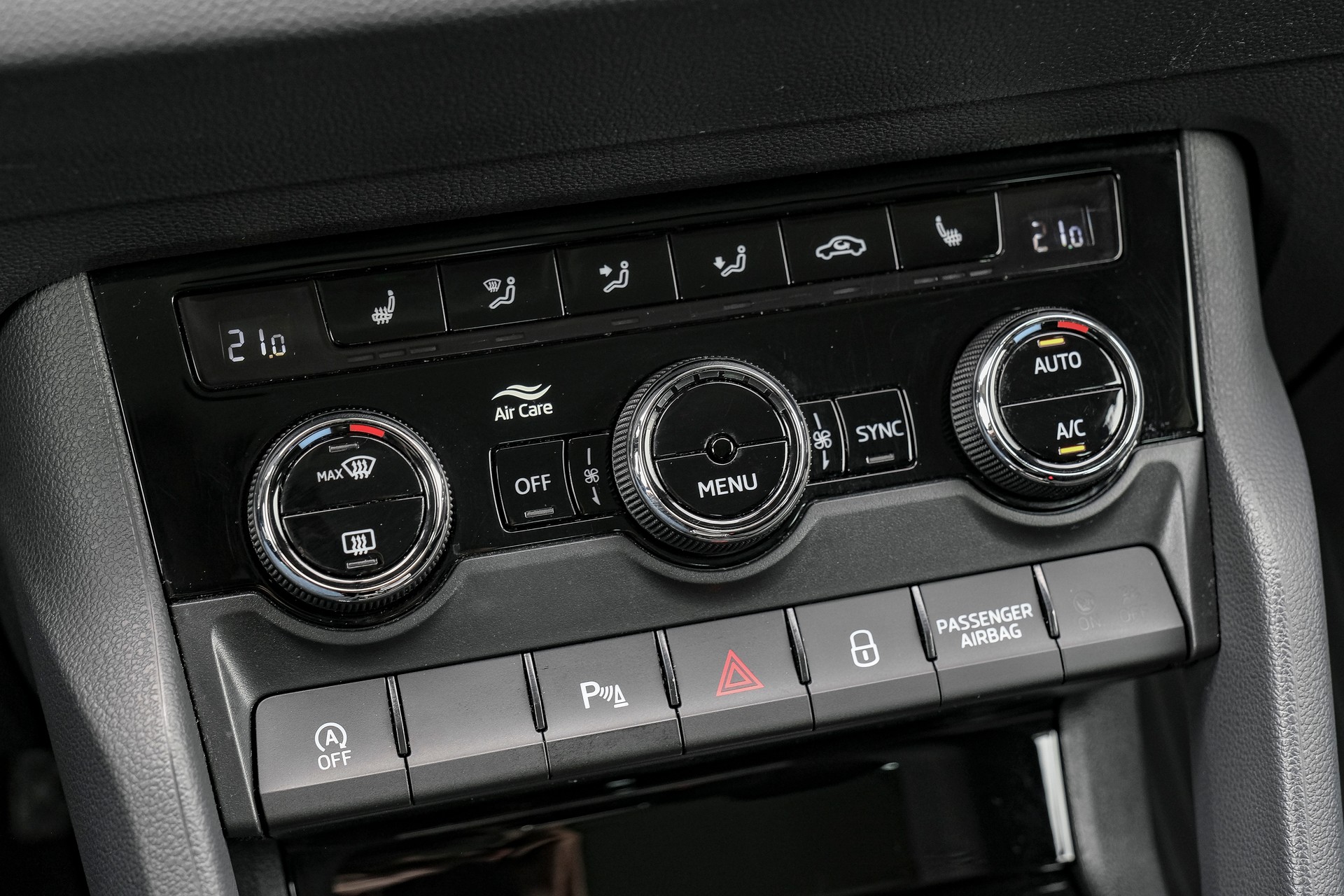 SKODA Karoq 1.5 TSI Fresh DSG-image-19