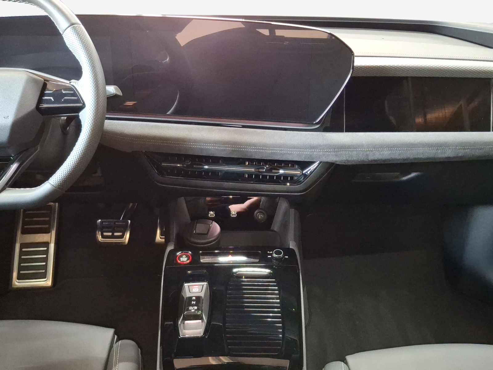 AUDI A6 Sportback e-tron quattro-image-10
