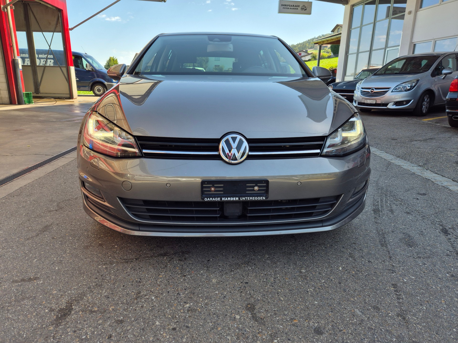 VW Golf 1.4 TSI Lounge-image-1