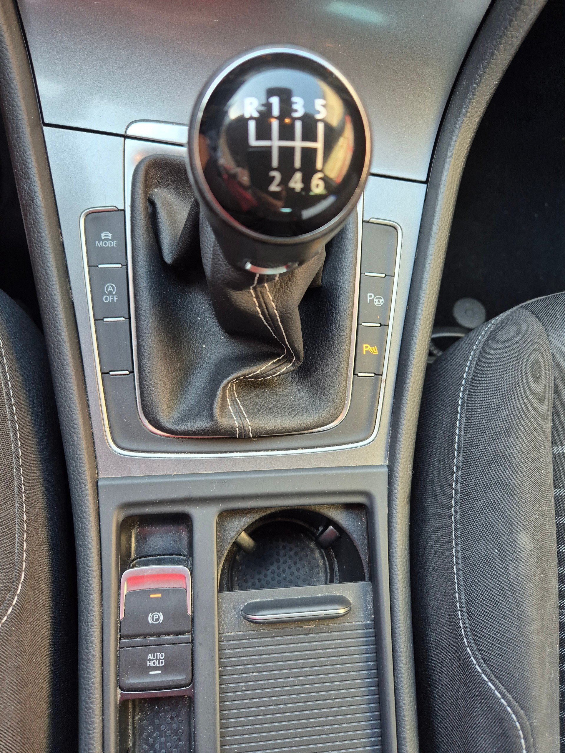 VW Golf 1.4 TSI Lounge-image-9