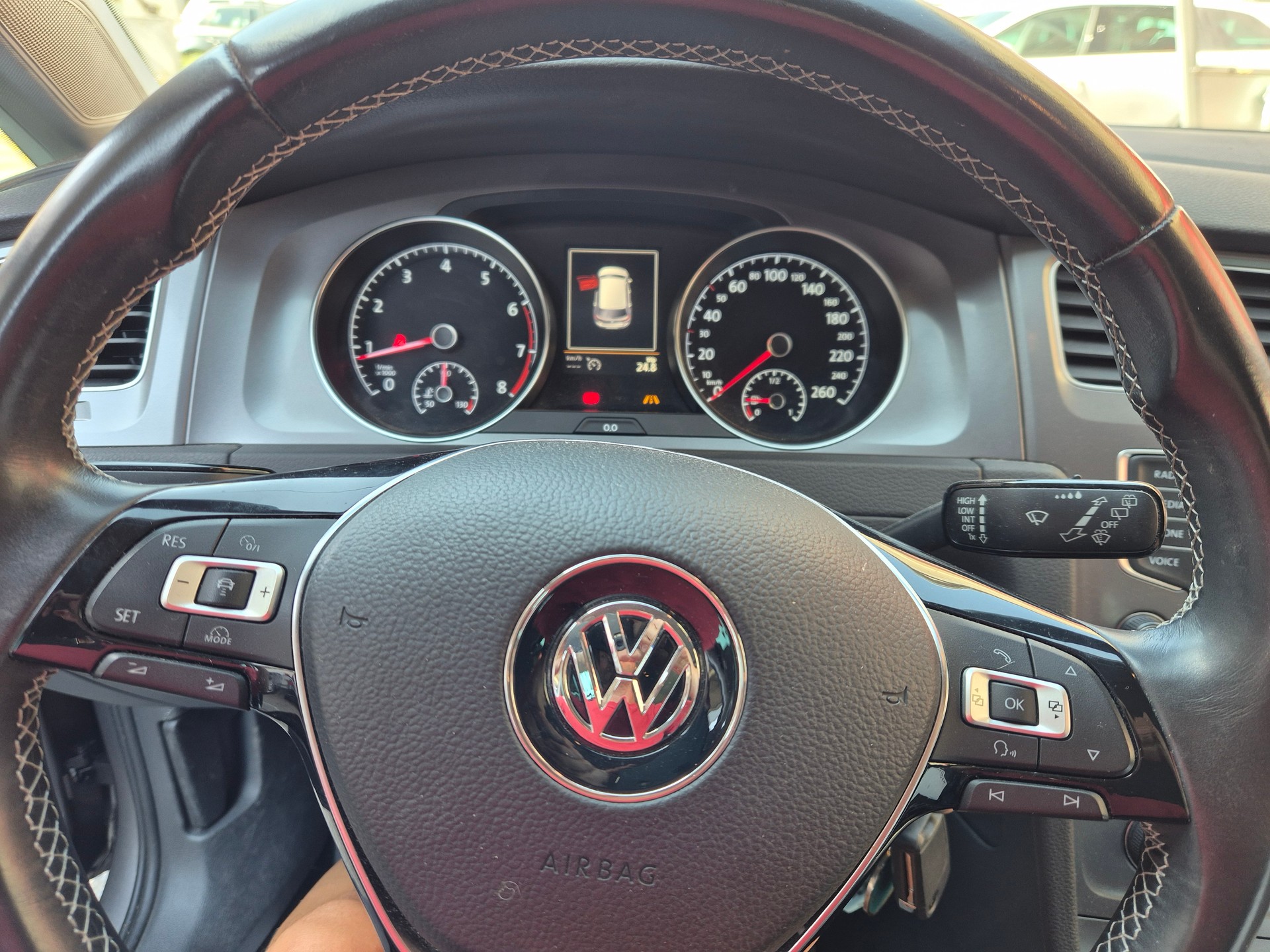 VW Golf 1.4 TSI Lounge-image-7