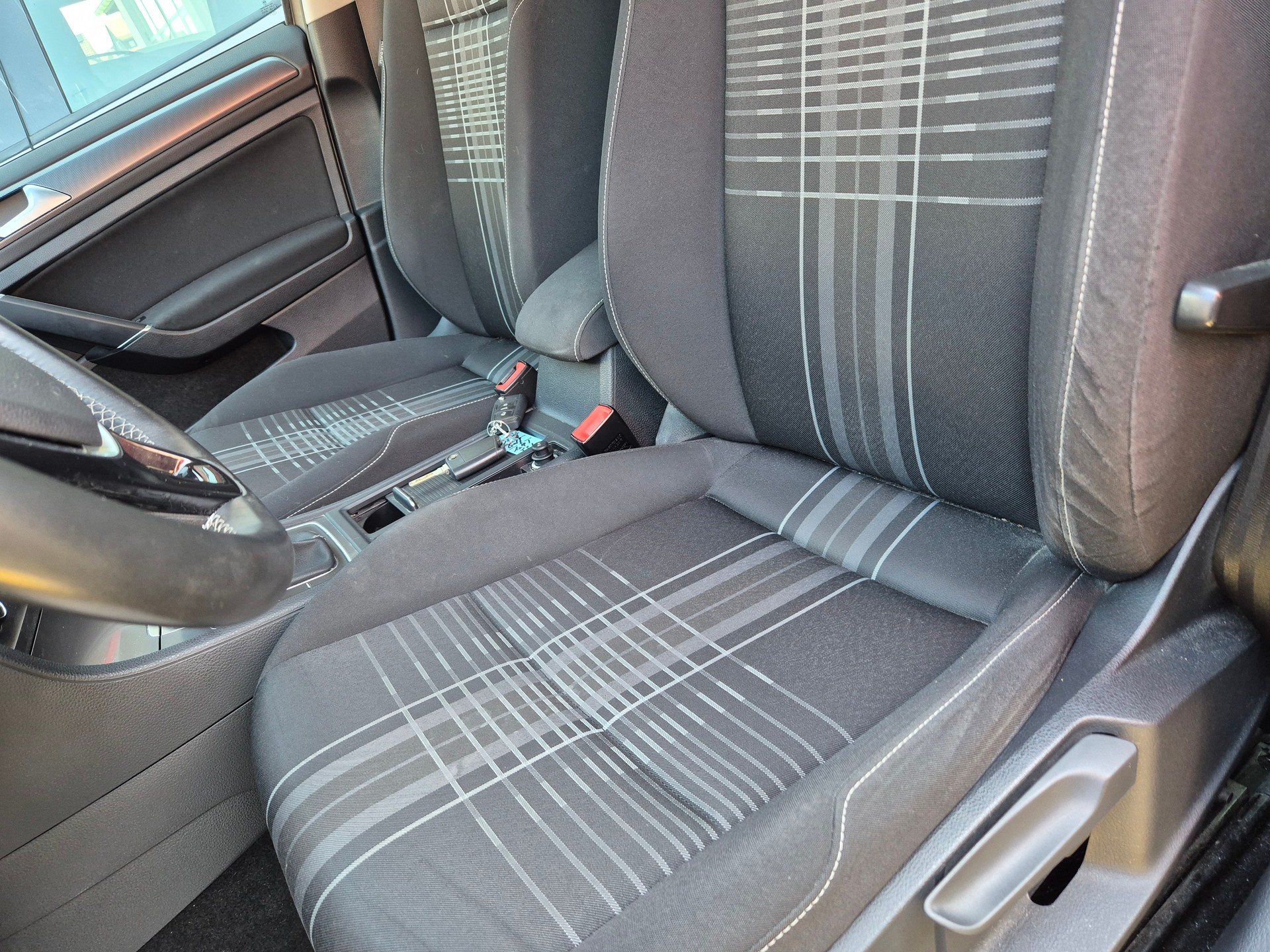 VW Golf 1.4 TSI Lounge-image-10