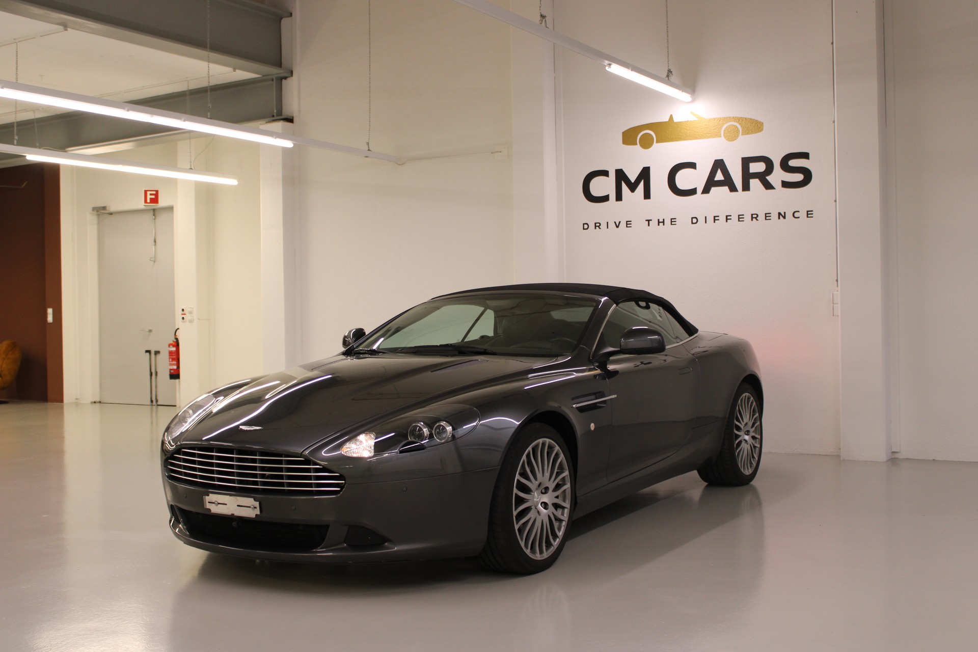 ASTON MARTIN DB9 Volante Touchtronic 2-showroom-element-1