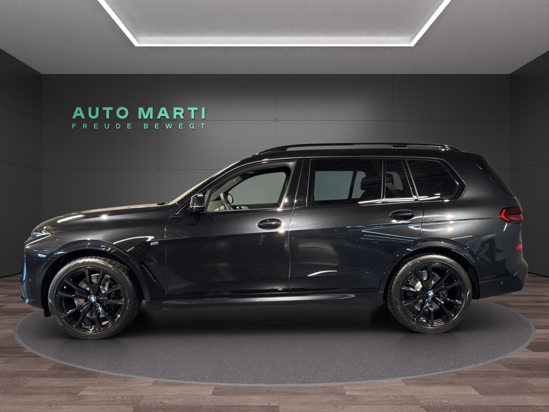 BMW X7 40i xDrive SAG-showroom-element-2