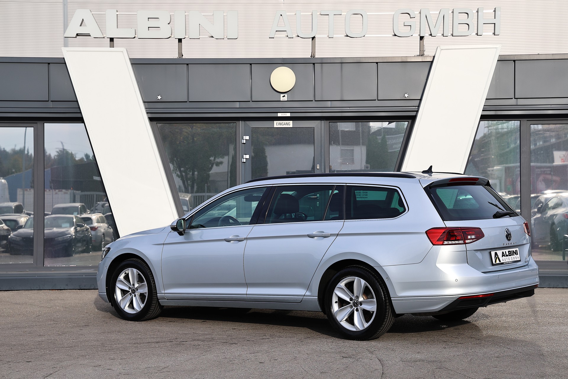 VW Passat Variant 2.0 TDI 200 Business DSG 4m-image-4