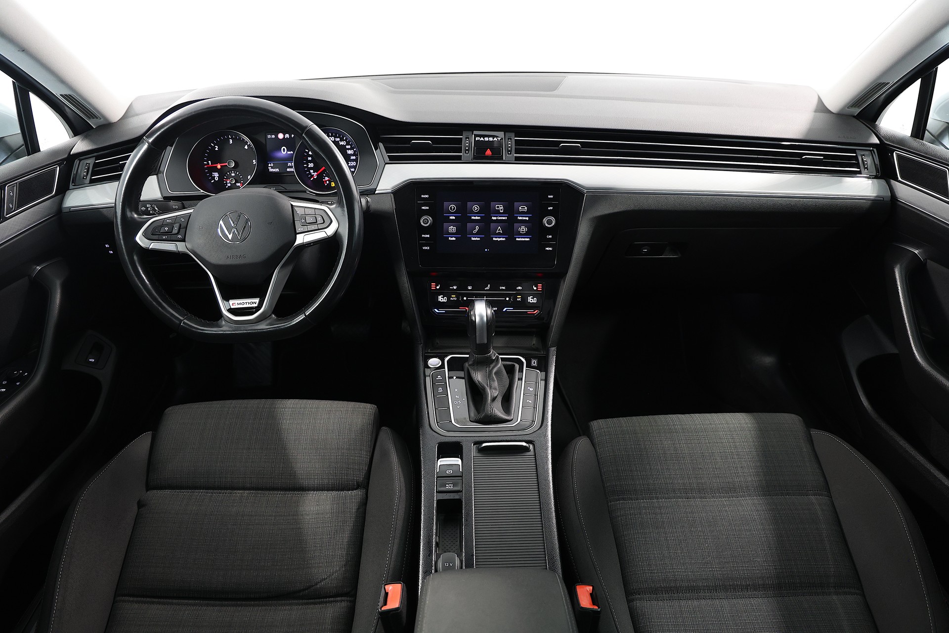 VW Passat Variant 2.0 TDI 200 Business DSG 4m-image-10