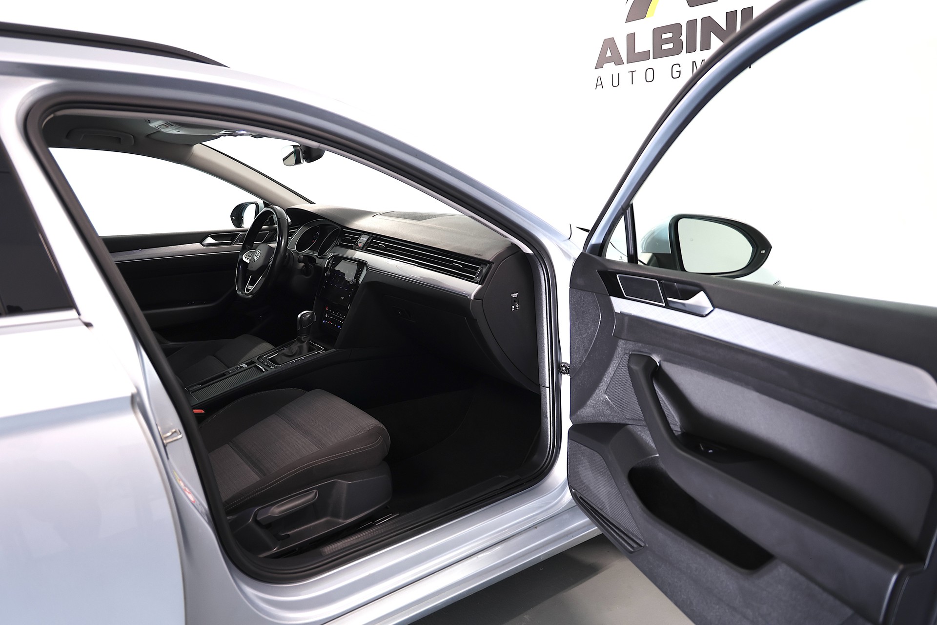 VW Passat Variant 2.0 TDI 200 Business DSG 4m-image-11