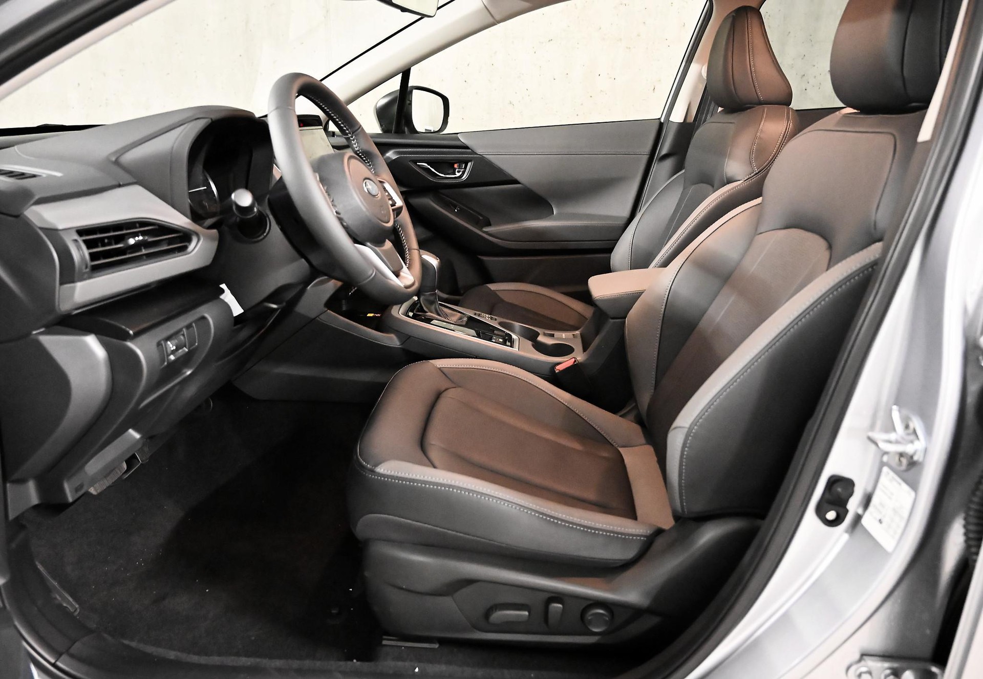 SUBARU Crosstrek 2.0i e-Boxer Luxury-showroom-element-2