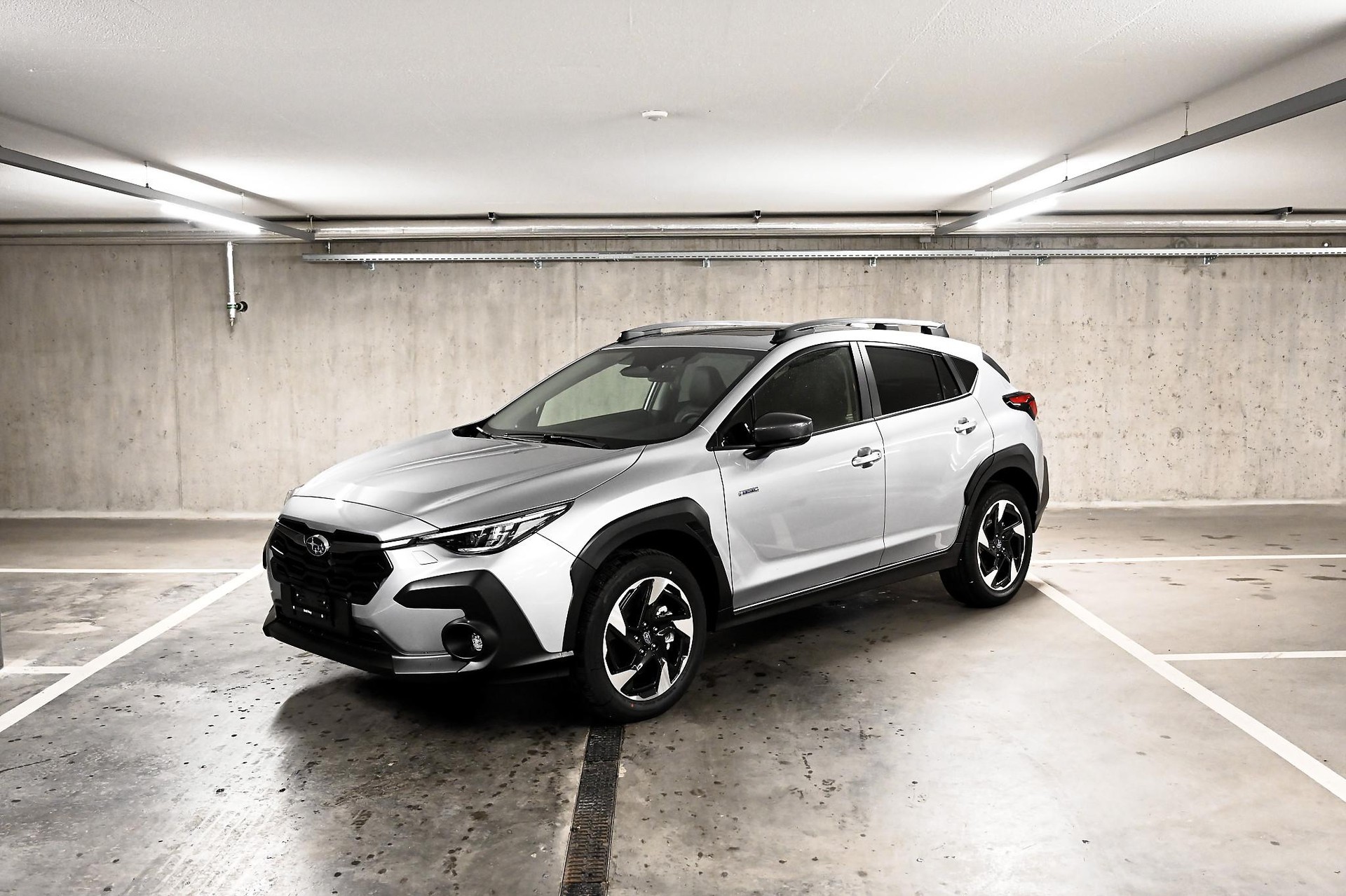 SUBARU Crosstrek 2.0i e-Boxer Luxury-showroom-element-1