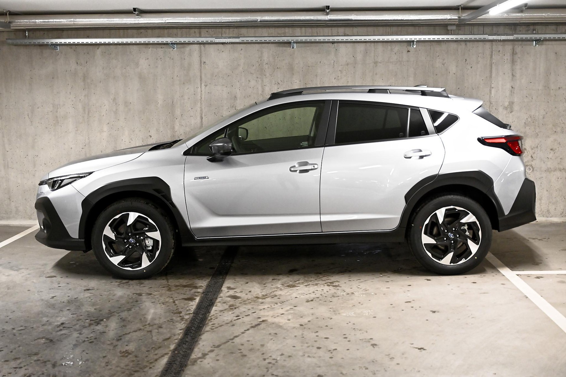 SUBARU Crosstrek 2.0i e-Boxer Luxury-showroom-element-3