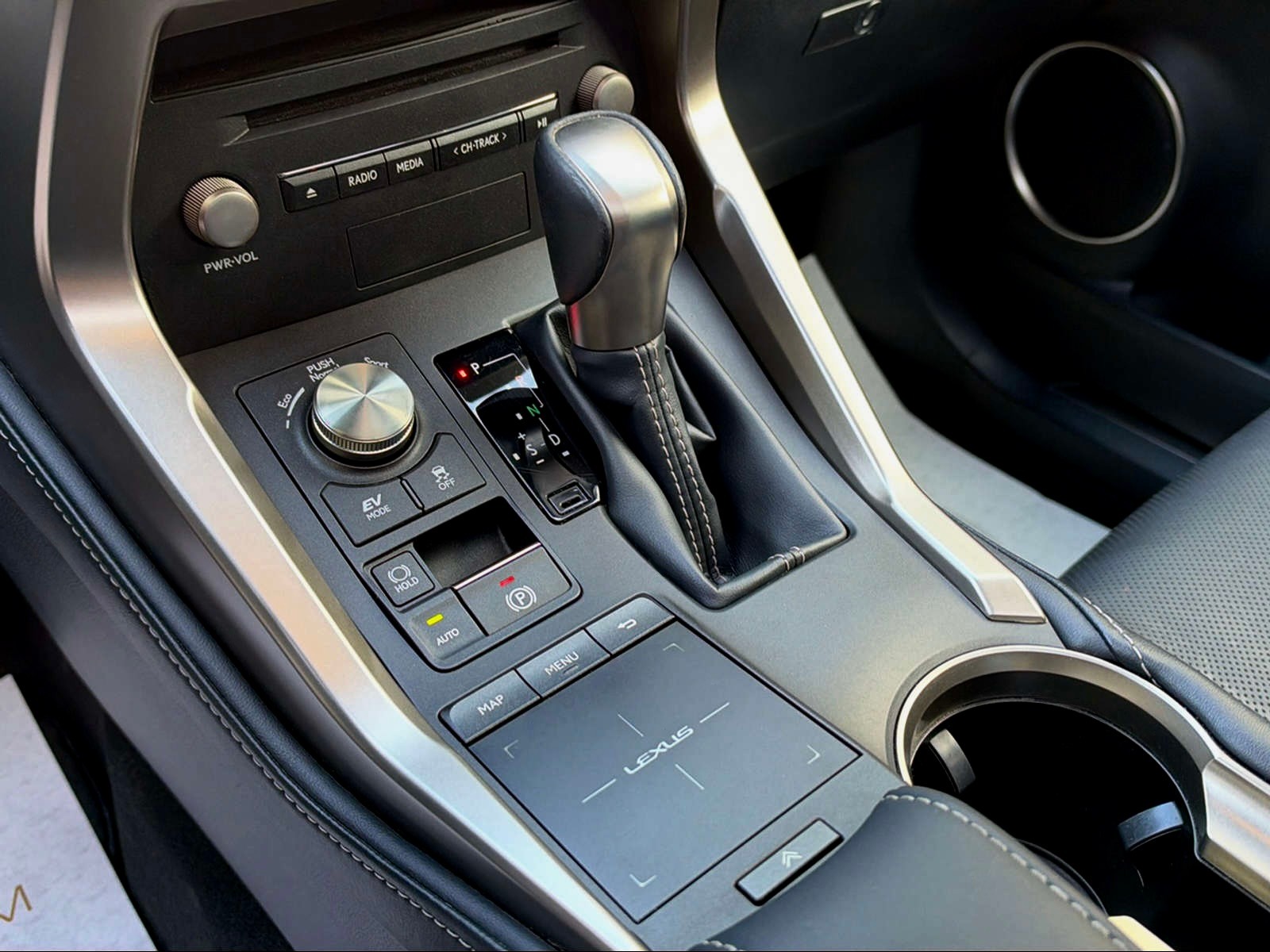 LEXUS NX 300h Excellence E-Four Automatic-image-13