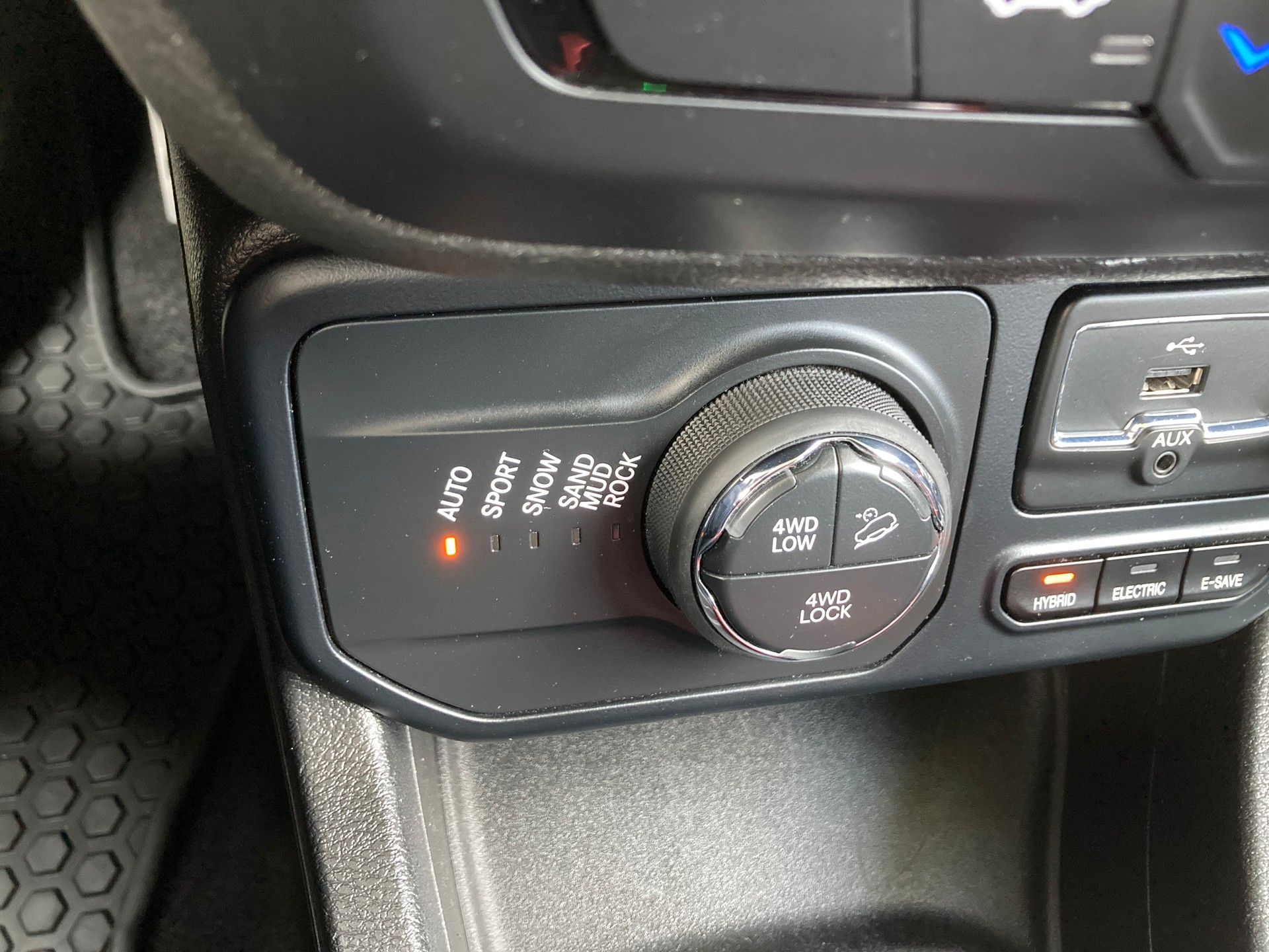 JEEP Renegade 1.3 T PHEV Trailhawk AWD mit Geländeuntersetzung-image-25