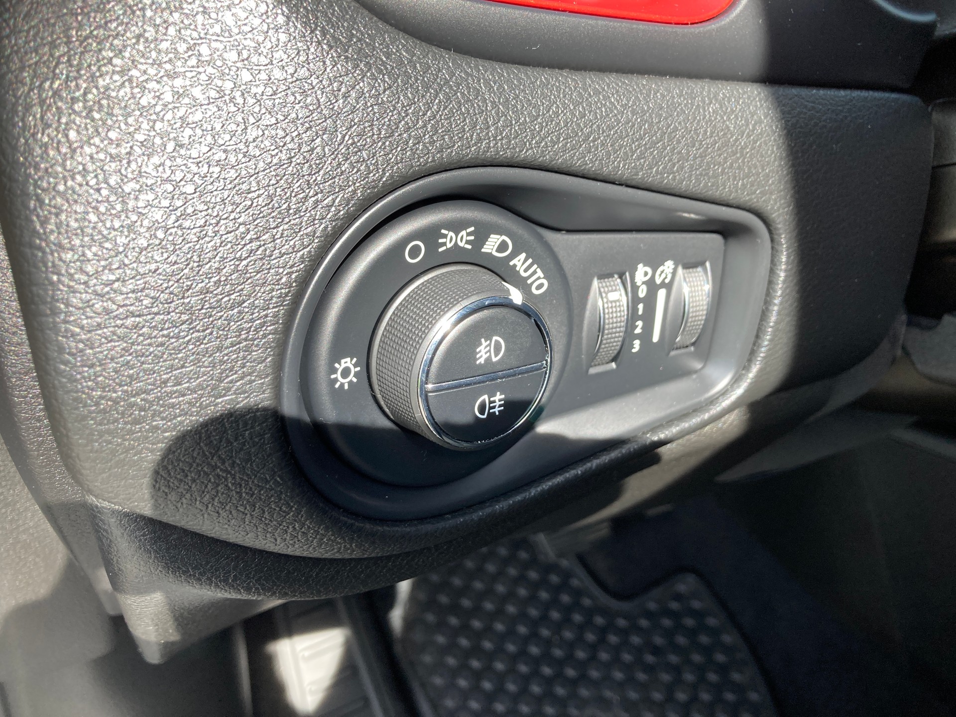 JEEP Renegade 1.3 T PHEV Trailhawk AWD mit Geländeuntersetzung-image-21