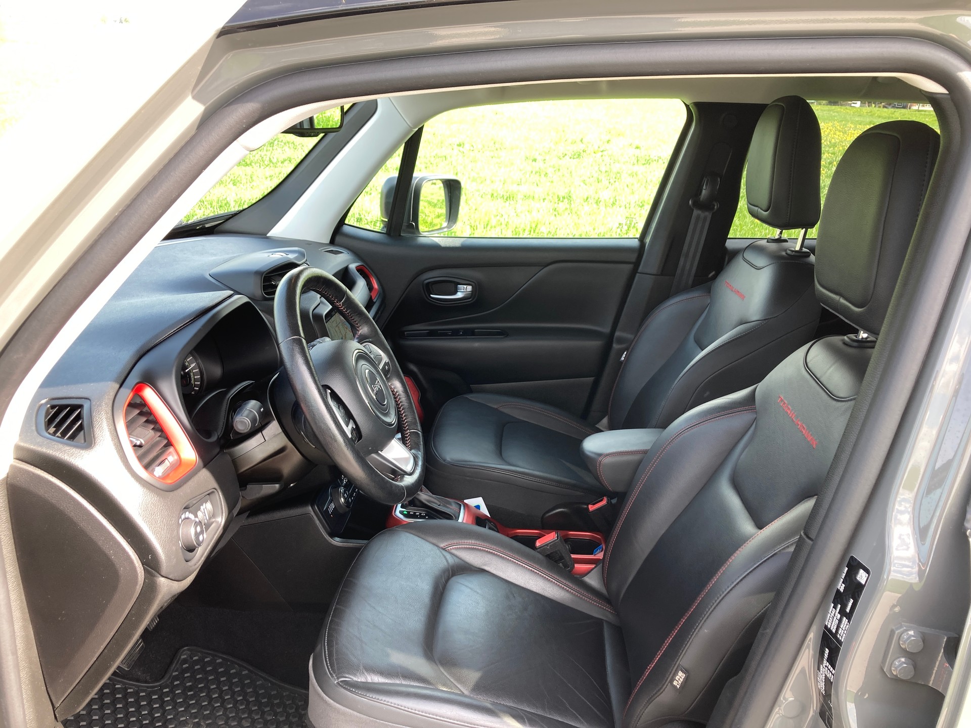 JEEP Renegade 1.3 T PHEV Trailhawk AWD mit Geländeuntersetzung-image-17