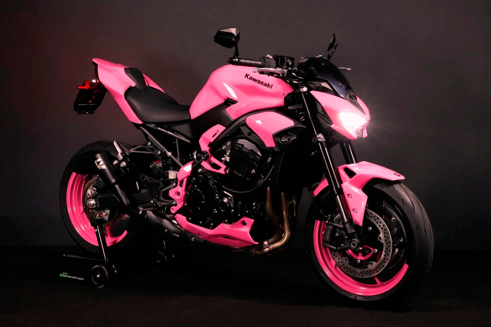 KAWASAKI Z 900 (91/70/35 KW) *Barbie Edition* Level 3-image-1