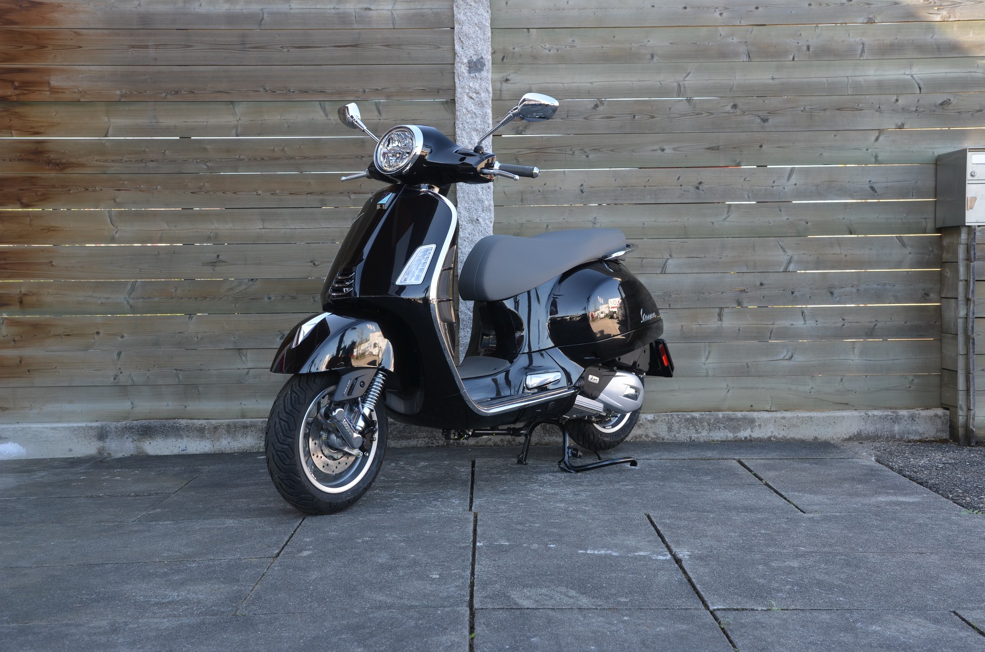 PIAGGIO Vespa GTS 125 RST Euro 5+-image-1