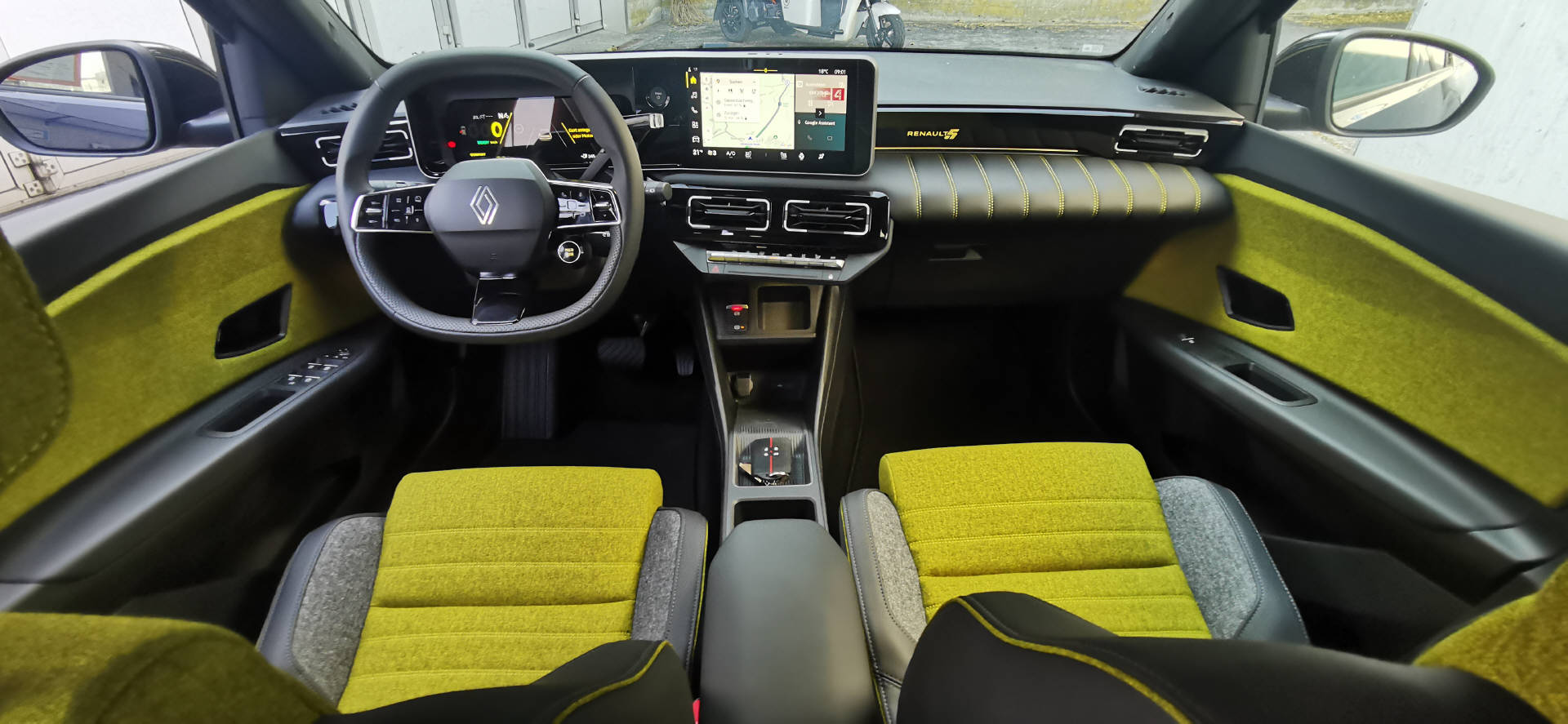 RENAULT 5 E-Tech Comfort Range iconic-image-8