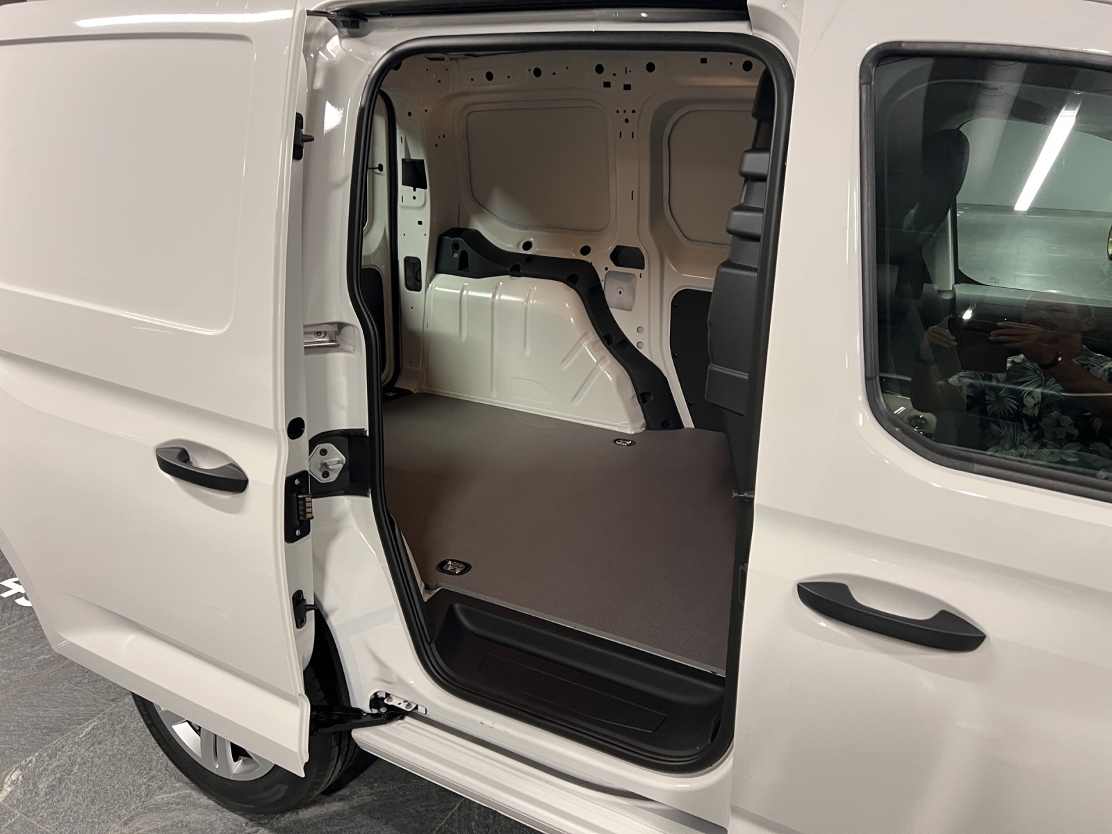 VW Caddy Cargo 1.5 TSI Entry-image-8