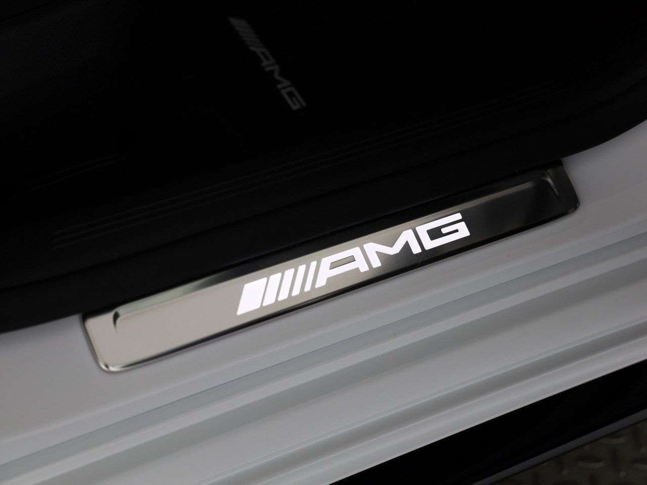 MERCEDES-BENZ E 53 Hybrid T 4Matic+ 9G-Tronic-image-15