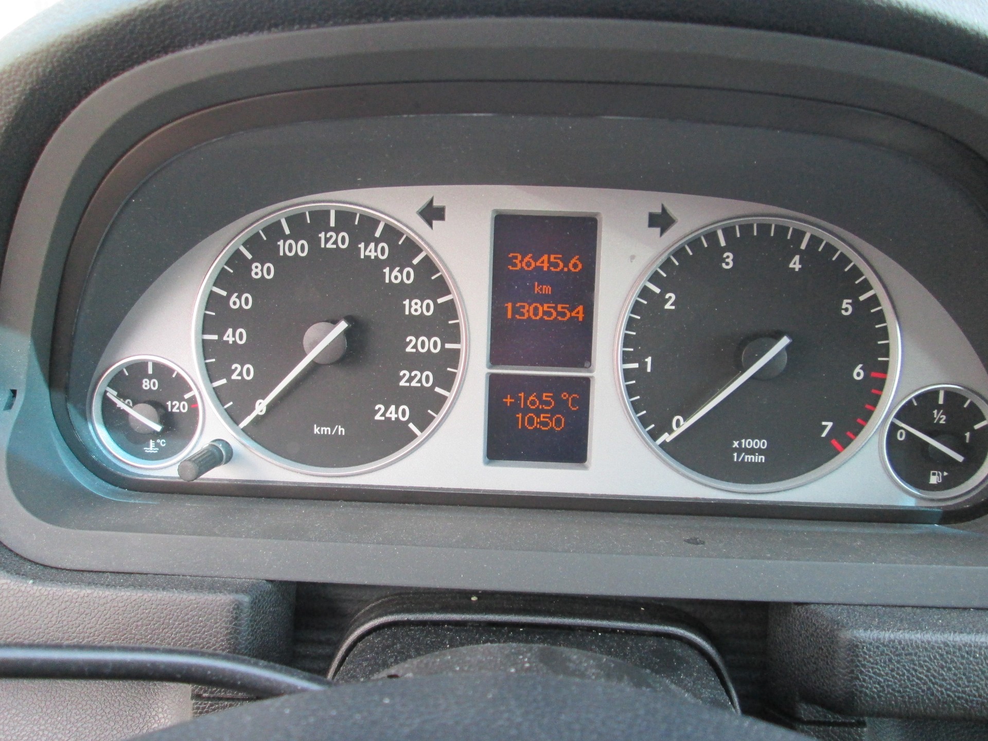 MERCEDES-BENZ B 200-image-5