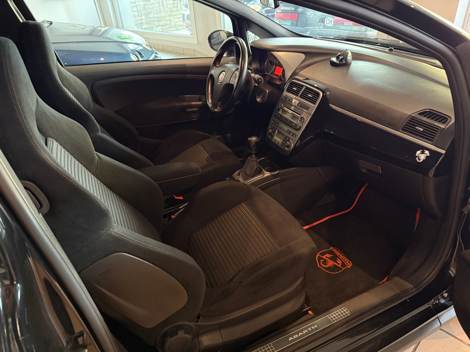 FIAT Punto 1.4 16V Turbo Abarth-showroom-element-3