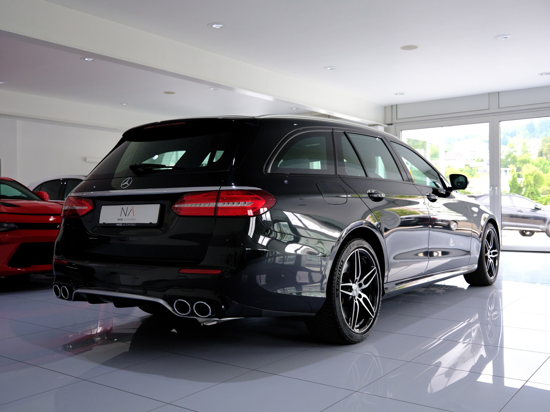 MERCEDES-BENZ E 53 AMG 4Matic 9G-Tronic-showroom-element-3