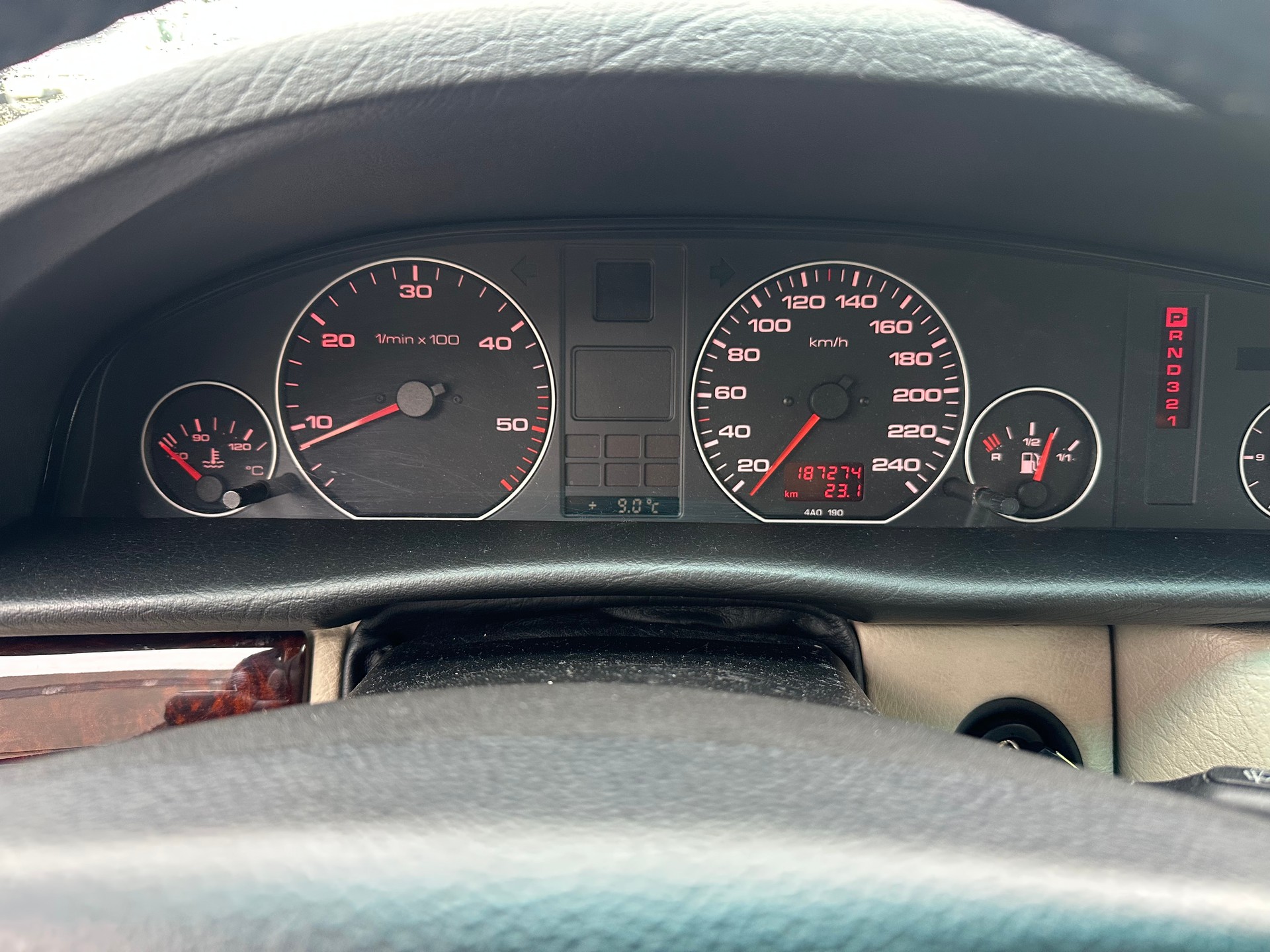 AUDI A6 2.5 TDI 140-image-9
