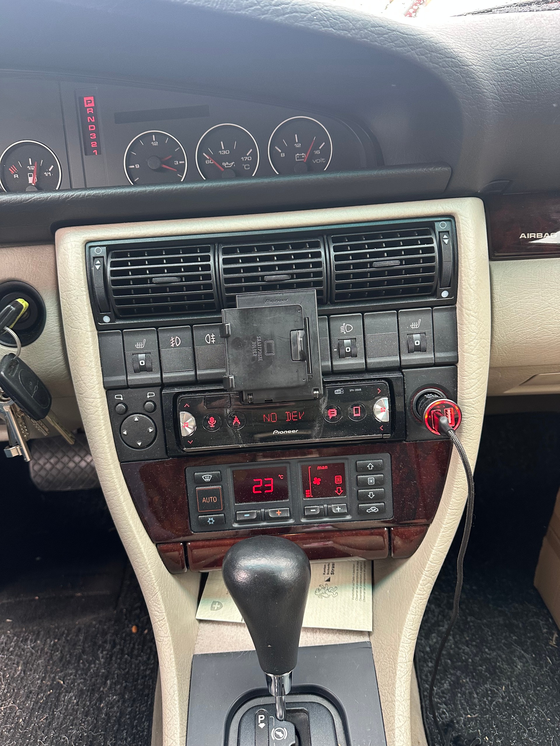 AUDI A6 2.5 TDI 140-image-10
