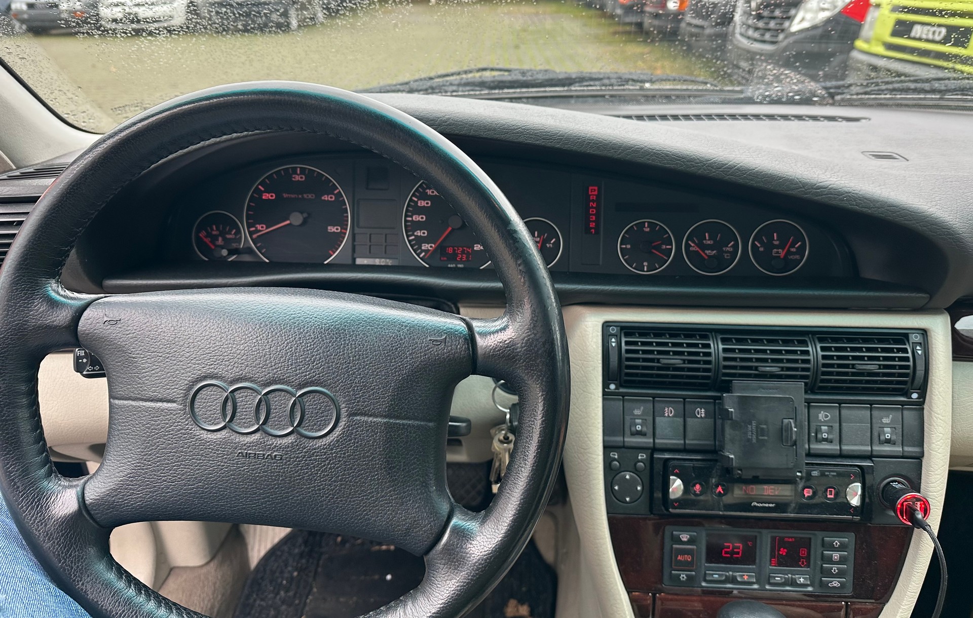 AUDI A6 2.5 TDI 140-image-8