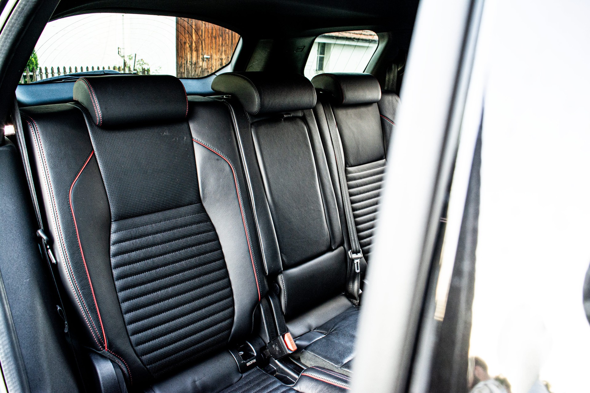 LAND ROVER Discovery Sport R Dyn P200 2.0 Si4 MHEV HSE BLACK PACK-image-18