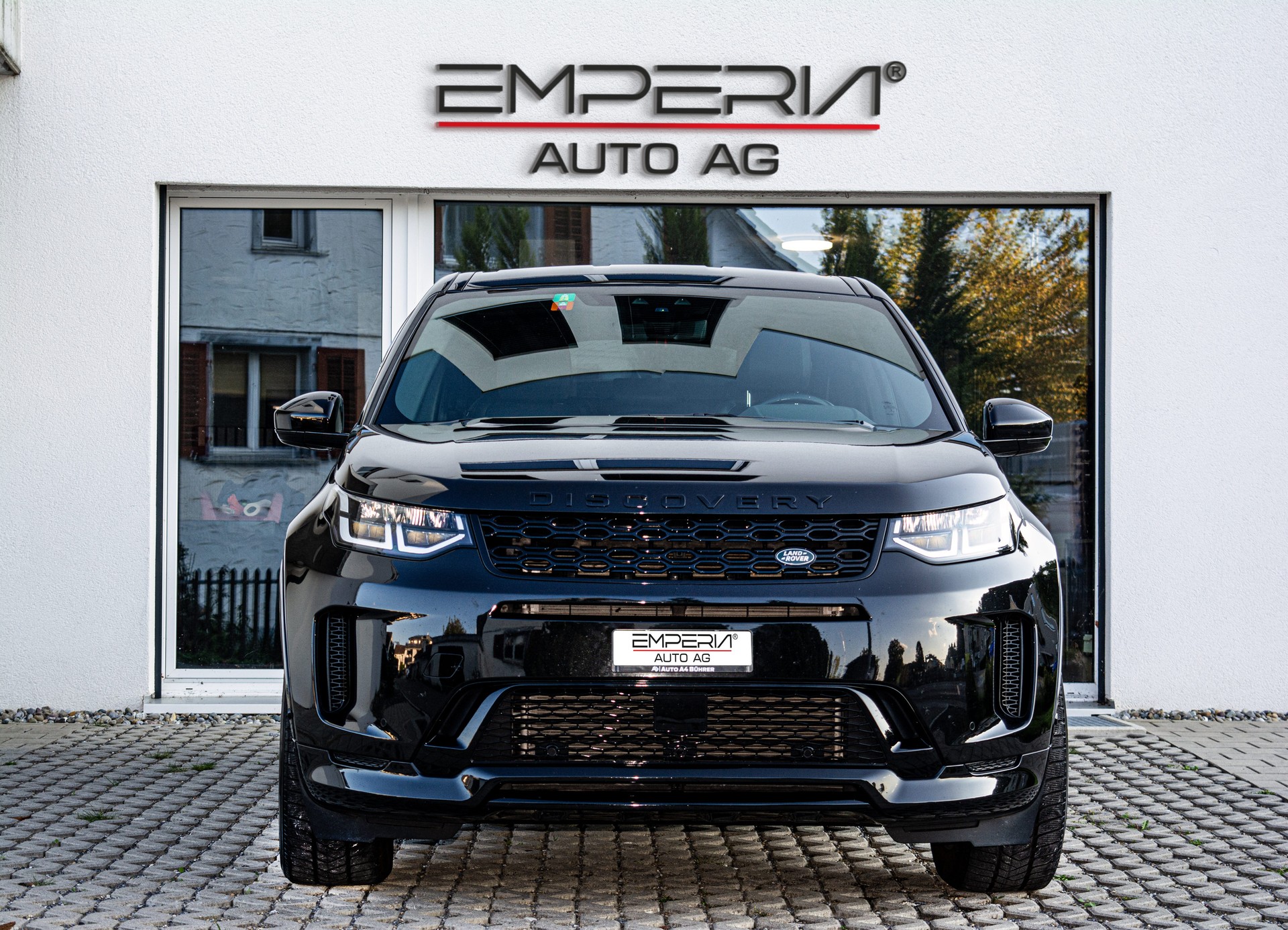 LAND ROVER Discovery Sport R Dyn P200 2.0 Si4 MHEV HSE BLACK PACK-showroom-element-3