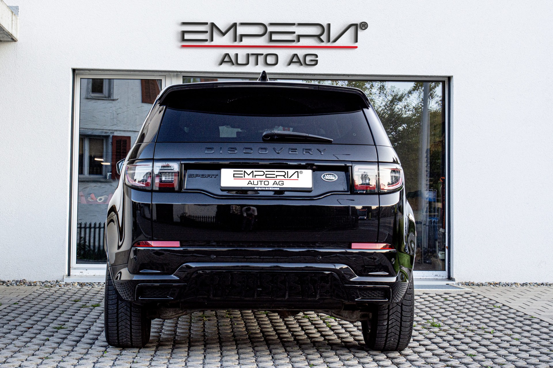 LAND ROVER Discovery Sport R Dyn P200 2.0 Si4 MHEV HSE BLACK PACK-image-4
