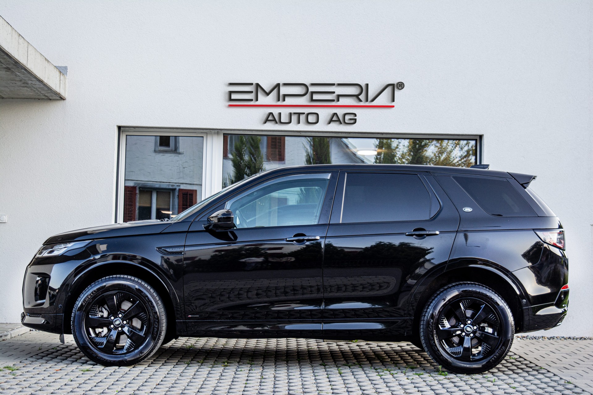 LAND ROVER Discovery Sport R Dyn P200 2.0 Si4 MHEV HSE BLACK PACK-image-6