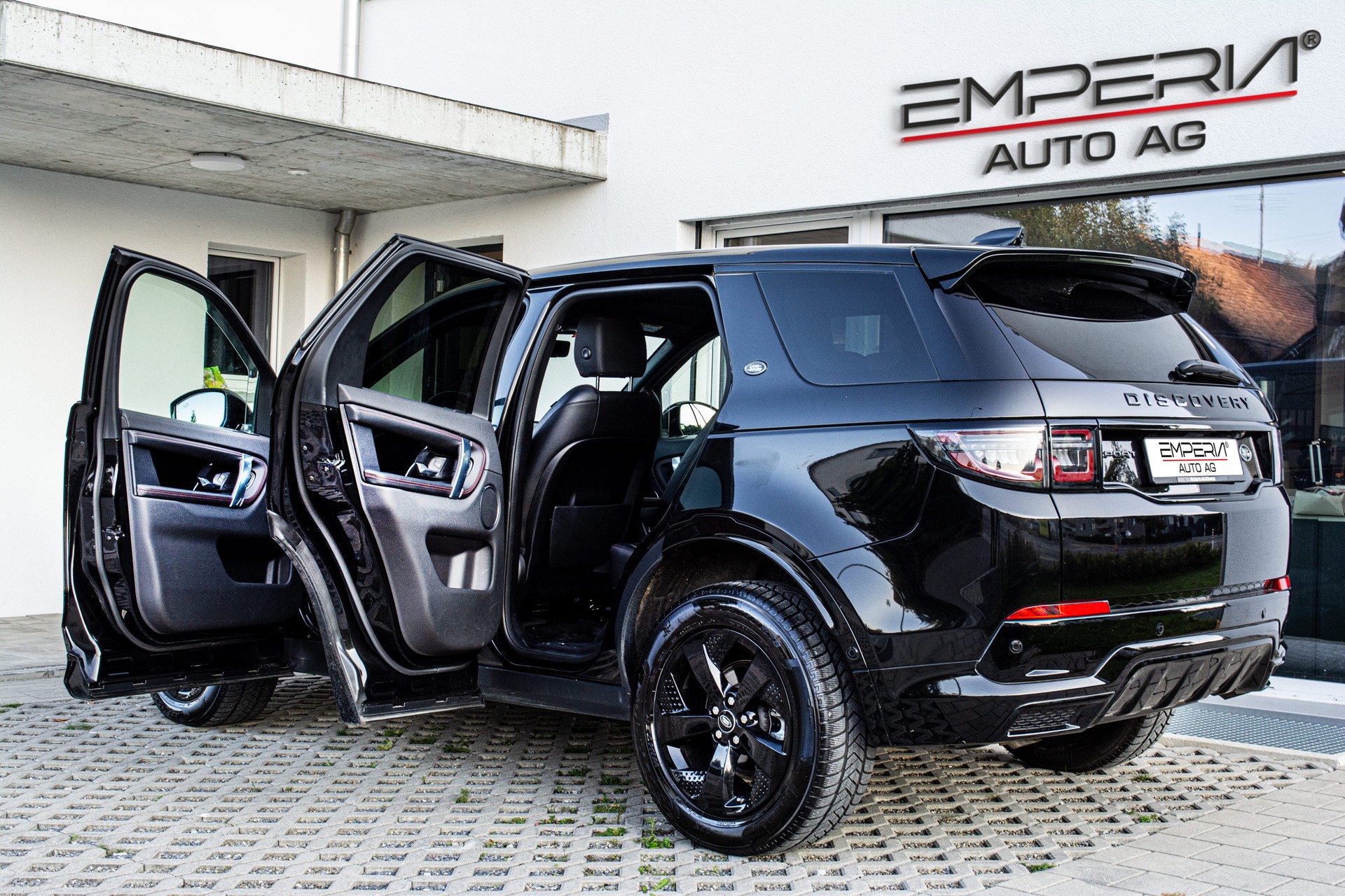 LAND ROVER Discovery Sport R Dyn P200 2.0 Si4 MHEV HSE BLACK PACK-image-8